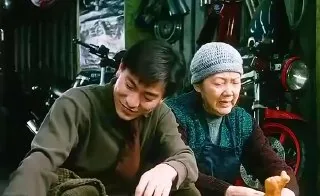 谋生很辛苦，要懂得知足且上进，不仅为了谋生还有热爱，没有什么是可以一步登天的。
