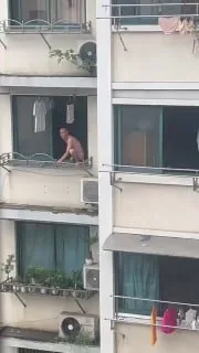 哪位群友，对着马路上的美女打飞机